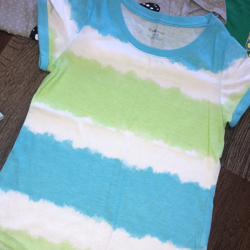 Graphic tees - Picture 5 of 11
